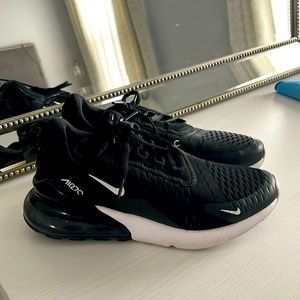 40$ Today 12/5/23 Nike Air Max. 7.5